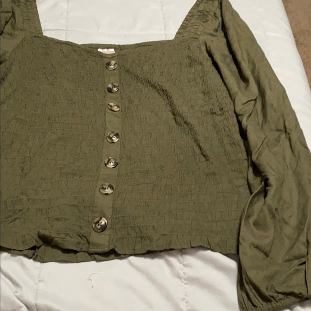 Stretchy long sleeve crop top.